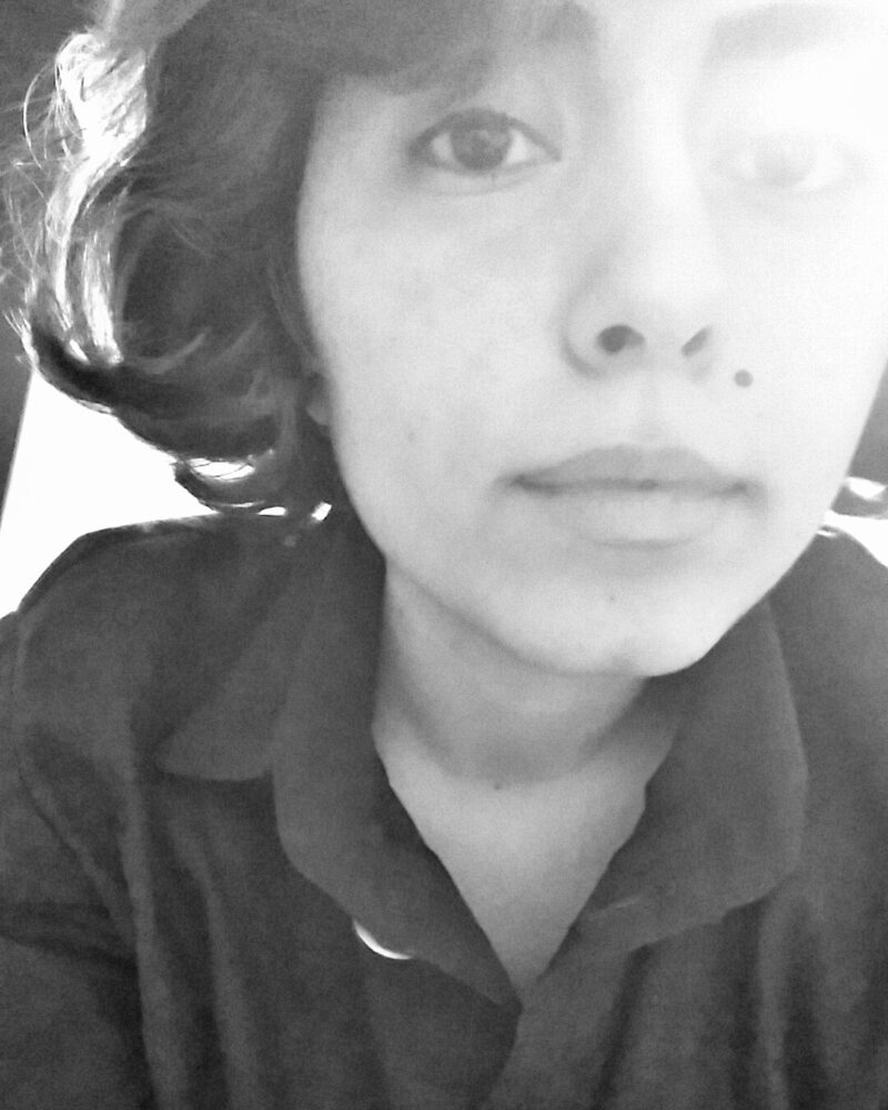 نگار مومنی فر