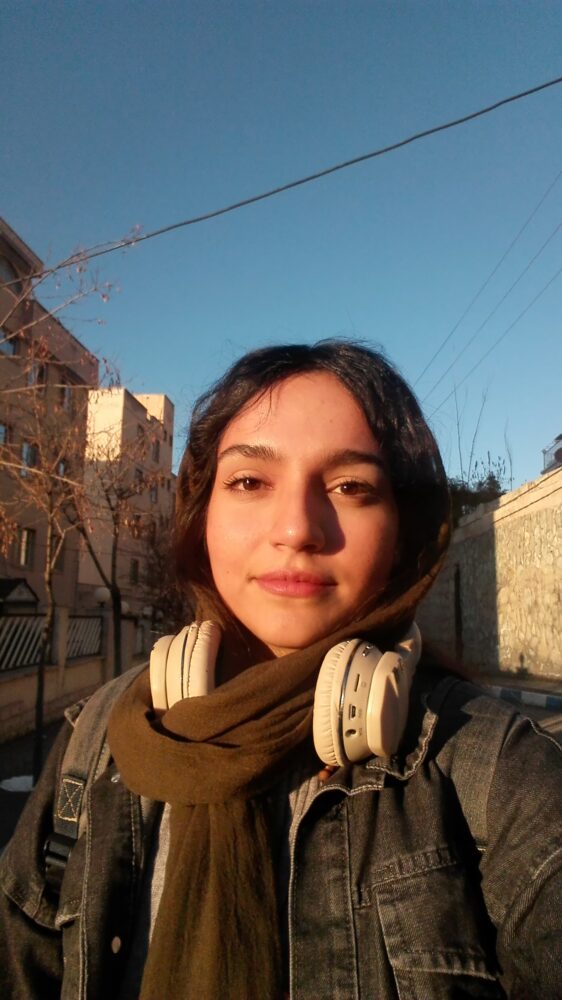 مهدیه رستمی