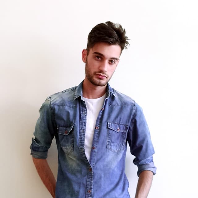 نیما پرندآور