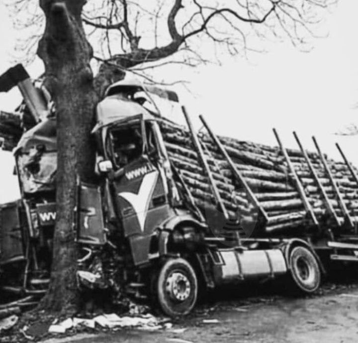 1-پایهام تا برای آدمهای تنها گوش شنوا باشم، درددلتون را میگ