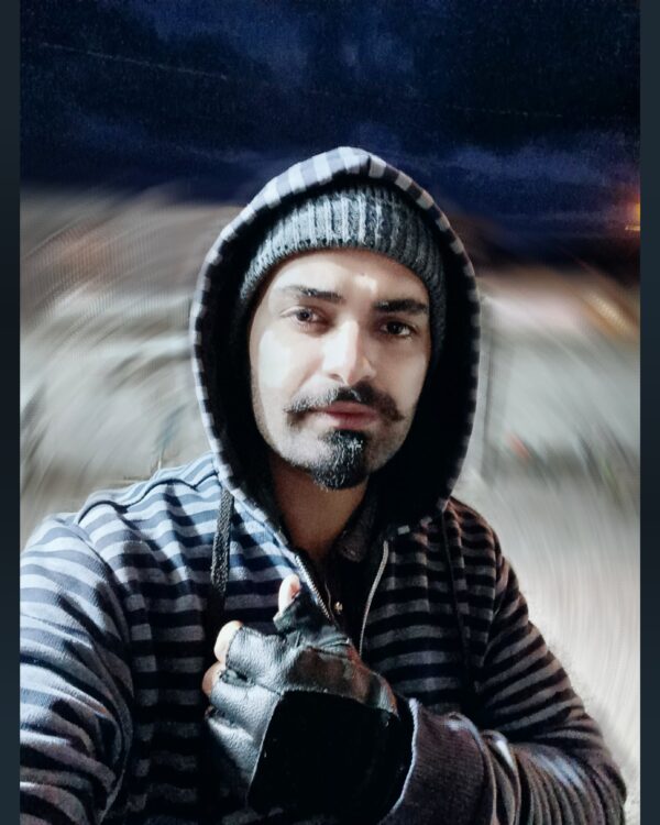 آریانا زحمتکش