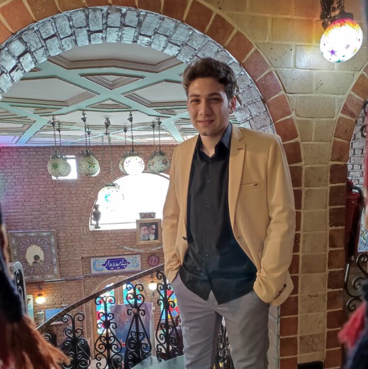 امیر محمودیان