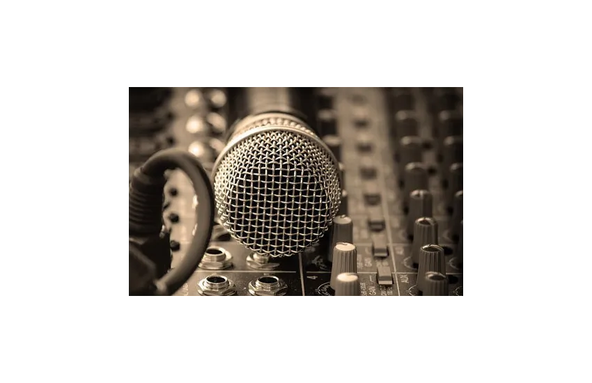 1-گویندگی انگلیسی و فارسی