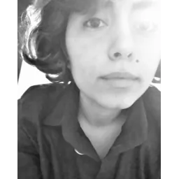 نگار مومنی فر