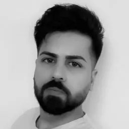 پویان اکبری