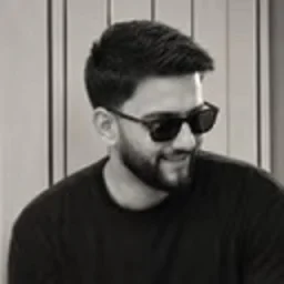 اهورا گنجی 
